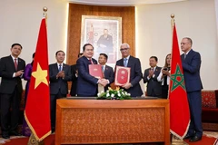越南国会主席陈青敏与摩洛哥众议院议长拉希德·塔勒比·阿拉米签署两国国会合作协议。图自越通社