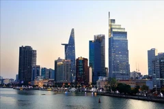 西贡河岸边儿的胡志明市一角。图自越通社