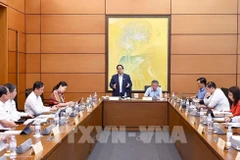 越南政府总理范明政在会议上发表讲话。图自越通社