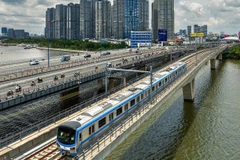 滨城-仙泉地铁试运行。图自越通社