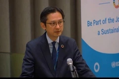 越南常驻联合国代表团团长杜雄越大使出席会议并发表讲话。图自越通社