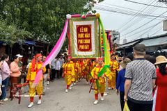 圣母柳杏迎请仪式。图自越通社