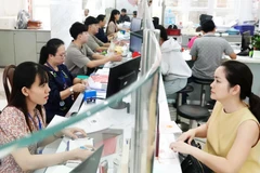 截至2025年6月，胡志明市共有1873个行政审批事项，其中省级审批事项1435个，县级286个，乡级152个。图自《青年报》