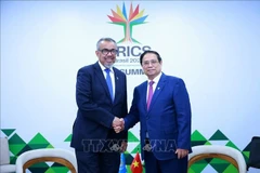 越南政府总理范明政会见世卫组织总干事谭德塞。图自越通社