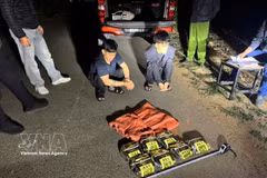 3月23日20时45分，警方抓获两名居住在广治省松门乡的嫌疑人，包括：胡玉煌（生于2003年）和杨红玉（生于2003年）。图自越通社