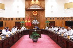 越南政府总理范明政主持召开落实中央委员会关于精简组织机构的第18号决议（18-NQ/TW）政府指导委员会会议。 图自越通社