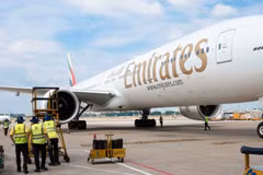 中东最大的航空公司阿联酋航空（Emirates）取消包括飞往越南的所有所航班。图自znews.vn