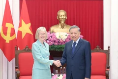 越共中央总书记苏林与澳大利亚信任驻越南大使吉莉安·伯德。图自越通社