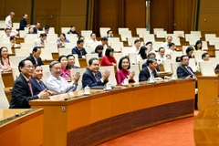 越共中央总书记苏林、国会主席陈青敏等出席奖状颁授仪式。图自越通社