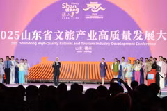 2025年山东省文旅产业高质量发展大会开幕式现场。图自《人民报》