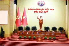 引导大会的主席团。图自越通社