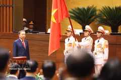 越南国家主席苏林宣誓就职。图自越通社