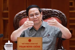 越南政府总理范明政7月27日晚召开会议，同各部委领导重点讨论全国边境乡村学校和师生宿舍建设计划部署。图自越通社
