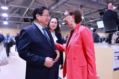 范明政与联合国贸易和发展会议秘书长丽贝卡·格林斯潘。图自越通社