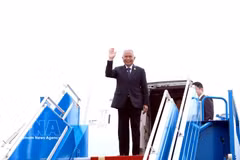 泰国国会主席、下议院议长梭蓬·乍兰抵达河内，开始对越南进行正式访问。图自越通社