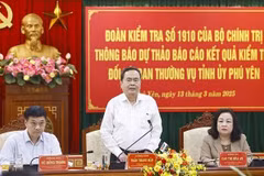 越南国会主席、中央政治局第1910号检查团团长陈青敏主持召开会议，通知对富安省委常务委员会的检查报告（草案）。图自越通社