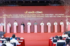 越南政府总理范明政出席宁平—海防高速公路项目（途径南定省-太平省路段）开工仪式。图自越通社