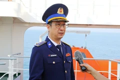 越南海警三区司令部副司令兼参谋长、海警代表团团长阮明庆大校接受记者的采访。图自越通社