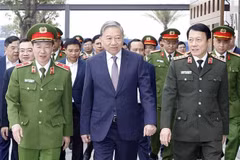 越共中央总书记苏林29日前往国家数据中心1号中心视察指导工作