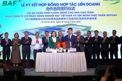 越南BAF农业股份公司与中国牧原食品集团合作合同签约仪式。图自越通社