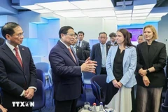 越南政府总理范明政参观了被视为全球领先的数字政府象征--爱沙尼亚电子政务中心。图自越通社