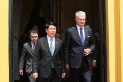 越南国家主席梁强与立陶宛共和国总统吉塔纳斯·瑙塞达。图自越通社