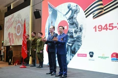 越南政府副总理陈红河出席纪念卫国战争胜利80周年招待会。图自《政府门户网站》