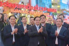 范明政总理视察2026年首届春季博览会开幕式彩排。图自越通社