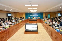出席研讨会的代表们。图自Vietnam+