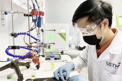 河内科技大学（USTH）的科学研究活动。图自《新河内报》
