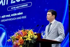 越南软件与信息技术服务协会主席阮文科在论坛开幕式上致辞。图自越通社