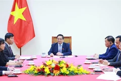 越南政府总理范明政与澳大利亚总理安东尼·阿尔巴尼斯通电话。图自越通社