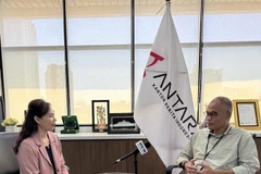 印度尼西亚安塔拉通讯社(ANTARA)新闻总监伊尔凡·朱奈迪接受越通社驻雅加达记者的采访。图自越通社