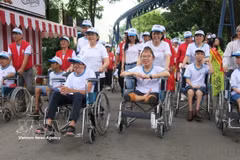 许多残疾人自强不息、融入社区，成为生活中的榜样，在社会各个领域得到认可和赞誉。图自越通社