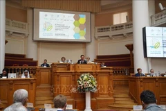 越南国会副主席阮克定在第十届涅瓦斯基国际生态大会全体会议上发表讲话（资料图）。 图自越通社
