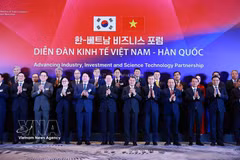 越南政府总理黎明兴与韩国总统李在明共同出席越韩经济合作圆桌座谈会 。图自越通社 