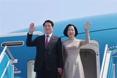 越南国家主席梁强偕夫人离开首都河内，开始对埃及和安哥拉两国进行国事访问。图自越通社
