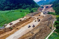 同登（谅山）—茶岭（高平）高速公路施工现场。图自越通社
