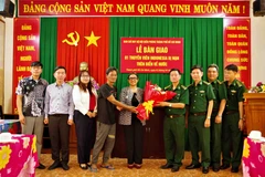 4月2日举行的遇险船员移交仪式。图自越通社