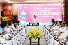 越南国会主席陈青敏,平福省委常委会,工作会议。图自越通社