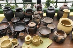 力争将崑嵩省巴拿族的陶器打造成旅游产品