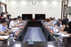 外国驻越使馆代表团来宁平省了解领事工作