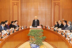 阮富仲主持召开越共十三大文件起草小组第一次会议