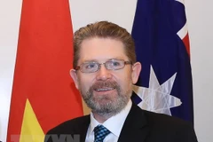 澳大利亚参议院议长开始对越南进行正式访问