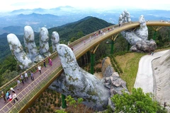 在巴拿山金桥踩上云端