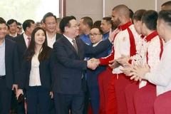 国会主席王廷惠在兴安省进行视察调研