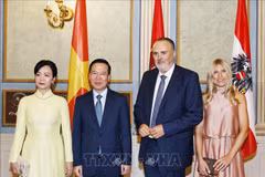 越南国家主席武文赏会见奥地利布尔根兰州州长汉斯·彼得·多斯科齐尔