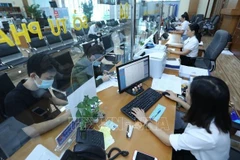 优先削减和简化经营投资领域行政审批手续