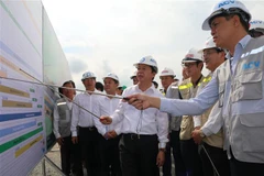 政府副总理陈红河检查隆城机场施工进度