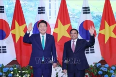 越南政府总理范明政会见韩国总统尹锡悦
